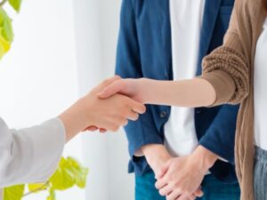 外壁塗装の契約・アフターフォロー・顧客満足イメージ